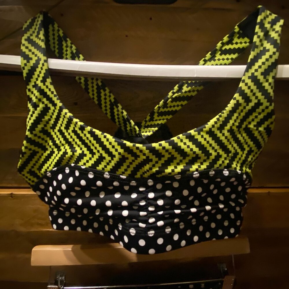Onzie Hot Yoga High Rise. black, white, green Polka Dot Athletic bra top M/L